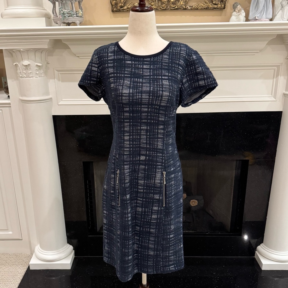Sharagano Navy Textured Shift Dress with Exposed Back Zipper | Size 6